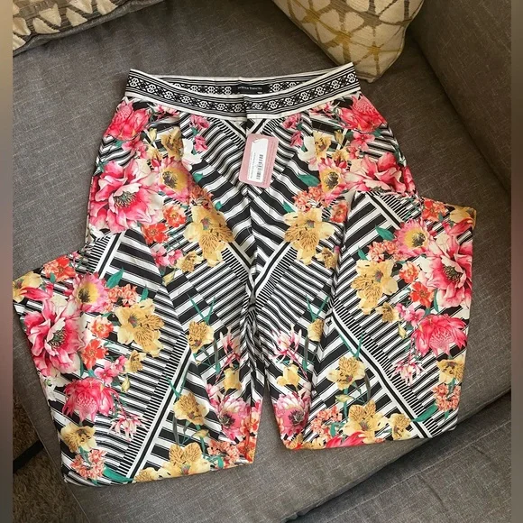 Jealous Tomato Women’s Black White Floral Tapered Pants Size L - Picture 2 of 5